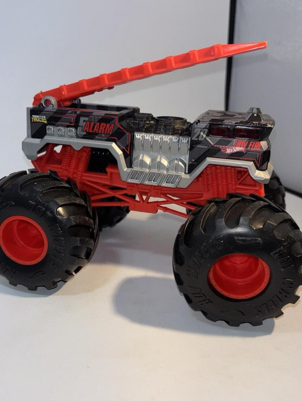Hot Wheels 1/24 2021 Monster Trucks 5 Alarm Working Ladder HW Fire Big Wheels